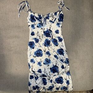 cute fitted floral blue and white maxi dress